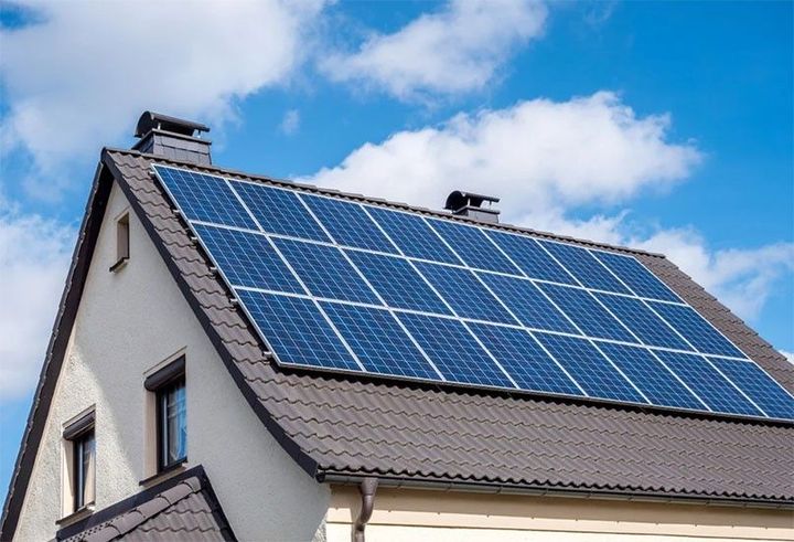 Solar Panels for Homes: Benefits, Maintenance & Energy Efficiency Tips